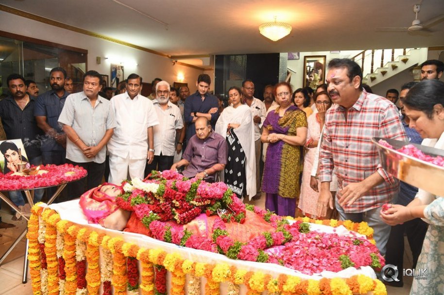 Celebrities-Pay-Homage-to-Vijaya-Nirmala-Garu